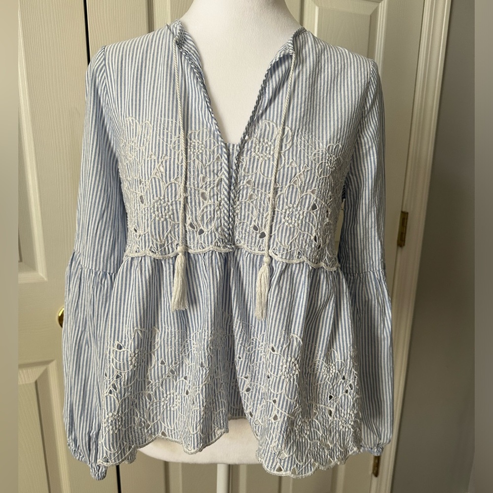 Cece Cottage Core embroidered top, puff sleeves, size small